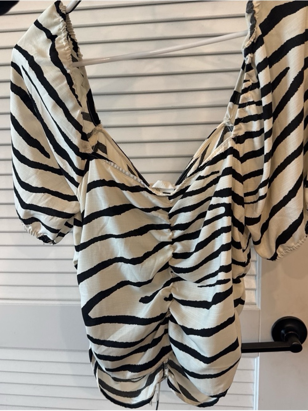H&M Black & Cream Striped Puff-Sleeve Tie-Front Top - Picture 4 of 4